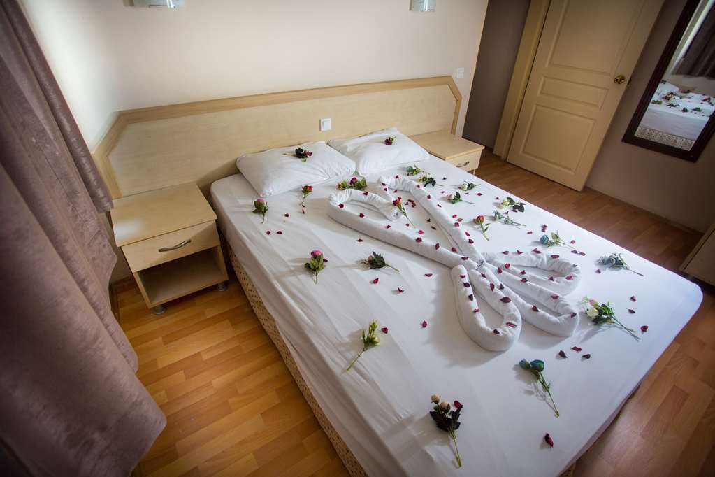 Tuntas Suites Altinkum Didim Habitación foto